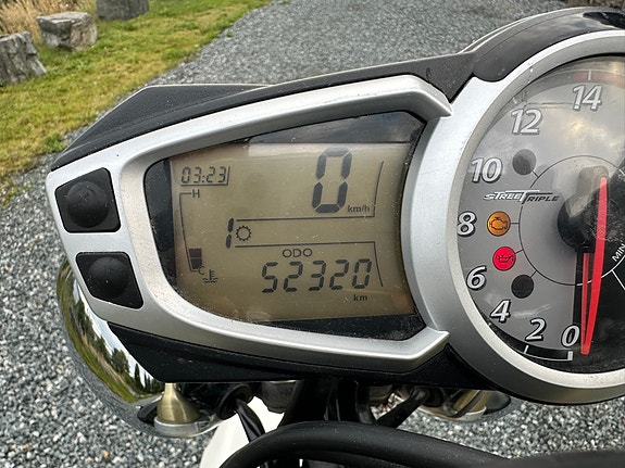 Triumph Street Triple 675 R 7 of 22