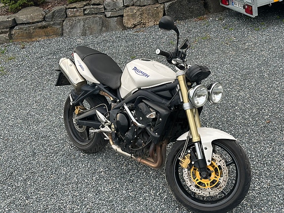Triumph Street Triple 675 R 2 of 22
