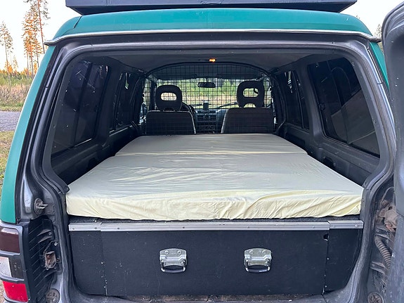 Mitsubishi Pajero 10 of 17