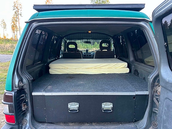 Mitsubishi Pajero 9 of 17