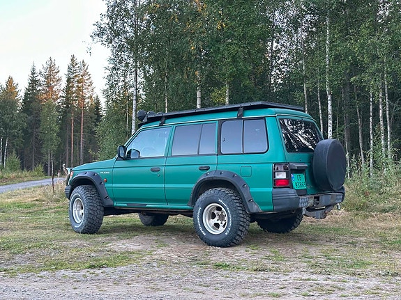 Mitsubishi Pajero 3 of 17