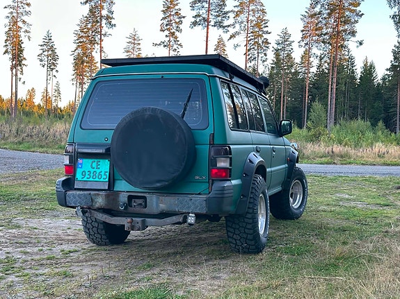 Mitsubishi Pajero 4 of 17