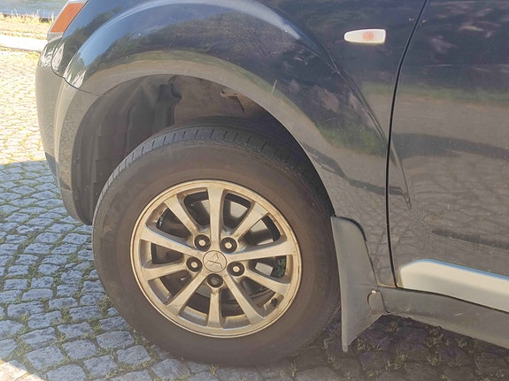Mitsubishi Outlander 2 of 19