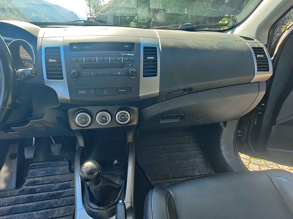 Mitsubishi Outlander 13 of 19