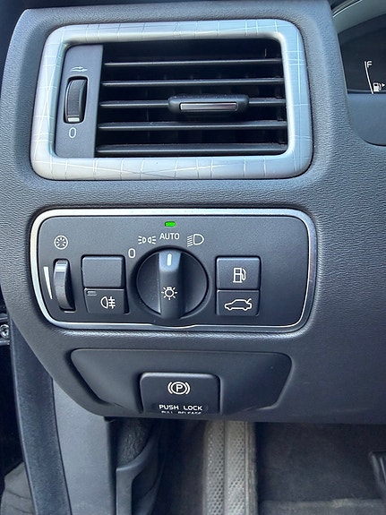 Volvo XC70 12 of 28