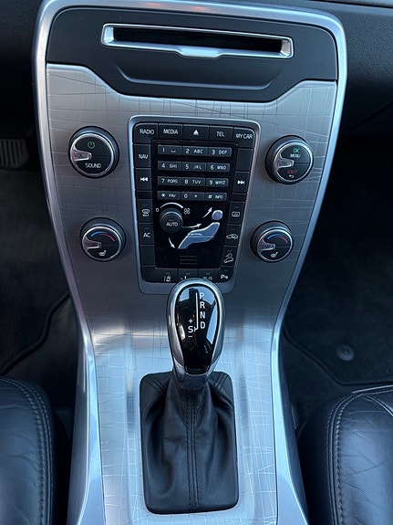 Volvo XC70 10 of 28