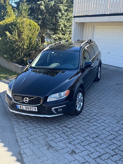 Volvo XC70 2 of 28