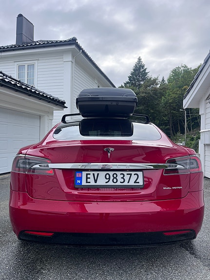 Tesla Model S 4 of 12
