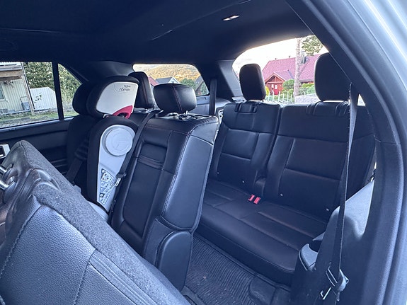 Ford Explorer 16 of 19