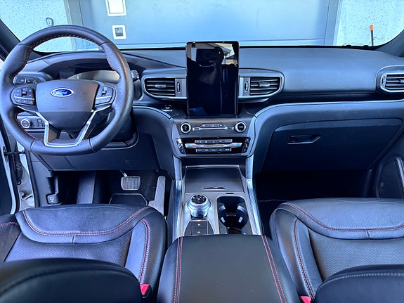 Ford Explorer 11 of 19