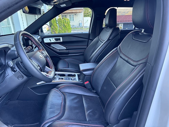 Ford Explorer 10 of 19
