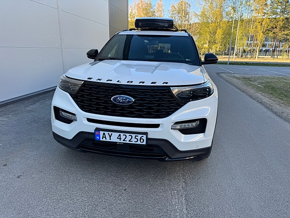 Ford Explorer 2 of 19