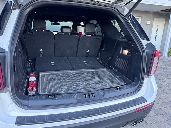 Ford Explorer 15 of 19