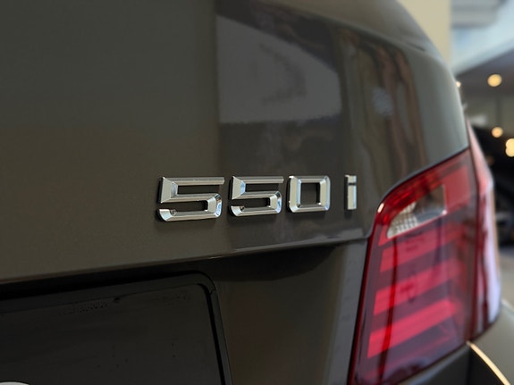 BMW 550i 7 of 30