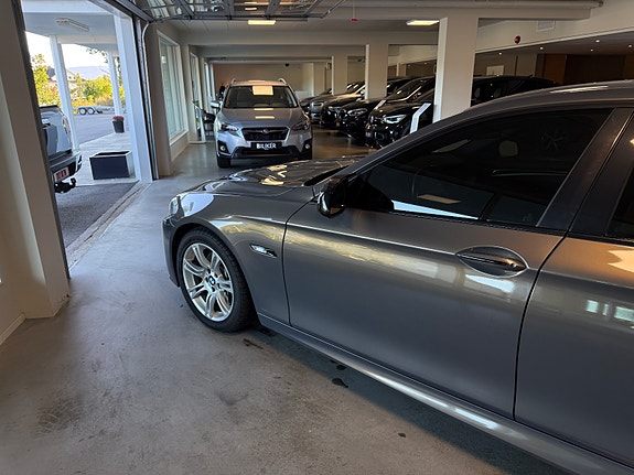 BMW 550i 9 of 30