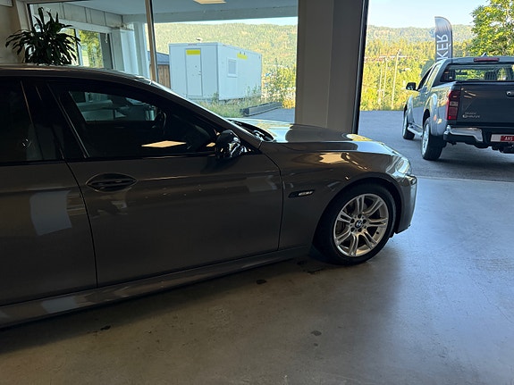 BMW 550i 4 of 30