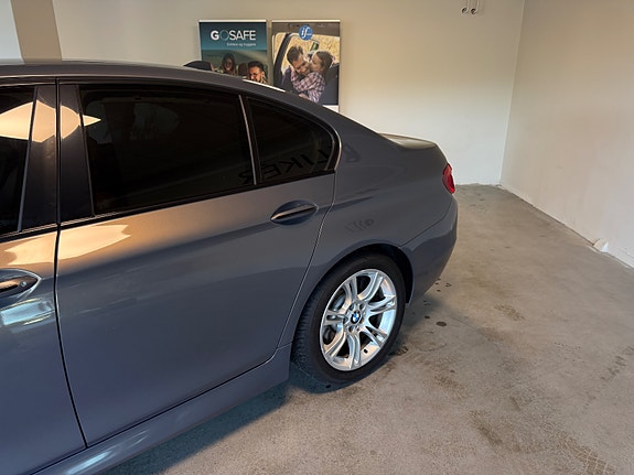 BMW 550i 8 of 30