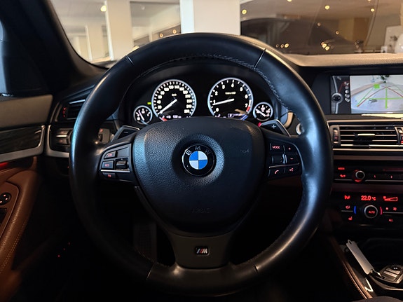 BMW 550i 26 of 30