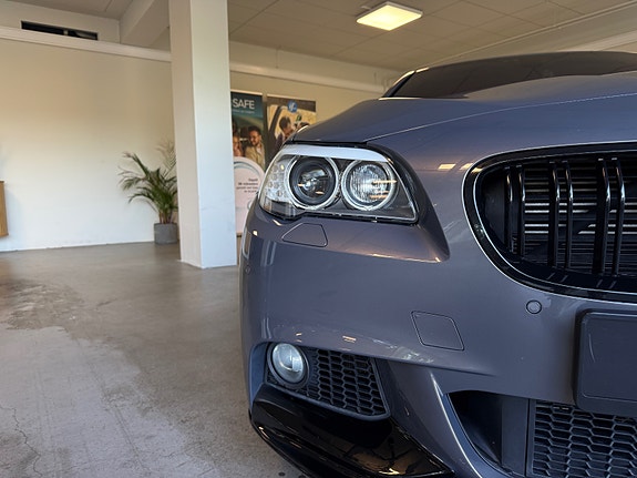 BMW 550i 3 of 30