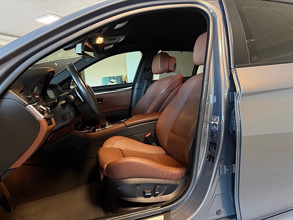BMW 550i 11 of 30