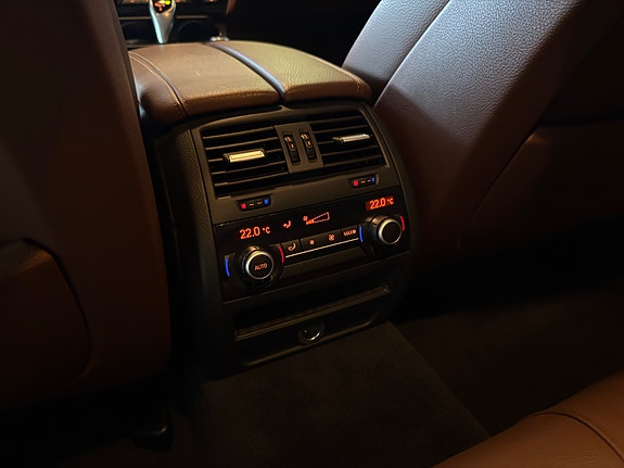 BMW 550i 16 of 30