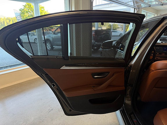 BMW 550i 17 of 30