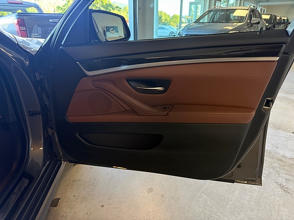 BMW 550i 25 of 30