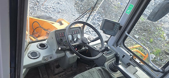 Hyundai HL770 3 of 8