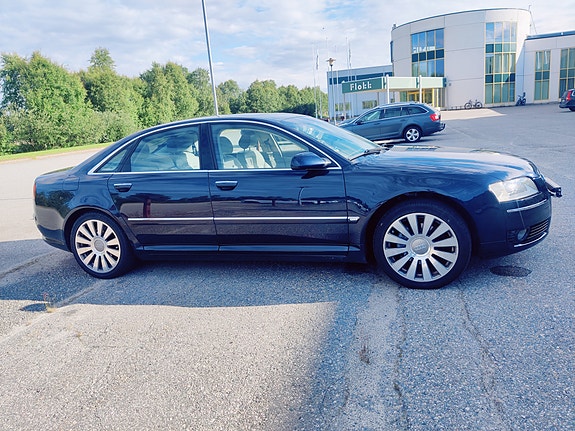 Audi A8 6 of 27