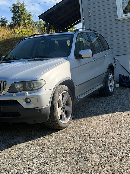 BMW X5 2 of 6