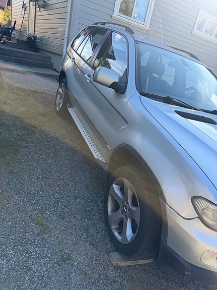 BMW X5 3 of 6