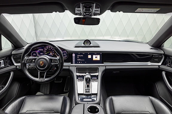Porsche Panamera 4 18 of 30