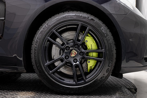 Porsche Panamera 4 12 of 30