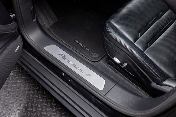 Porsche Panamera 4 15 of 30