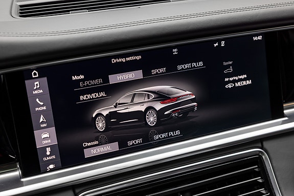 Porsche Panamera 4 29 of 30