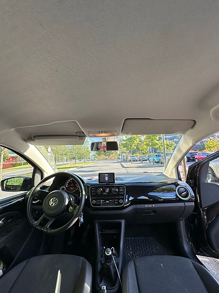 Volkswagen UP! 8 of 15