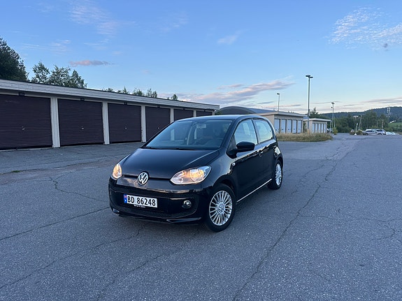 Volkswagen UP! 2 of 15