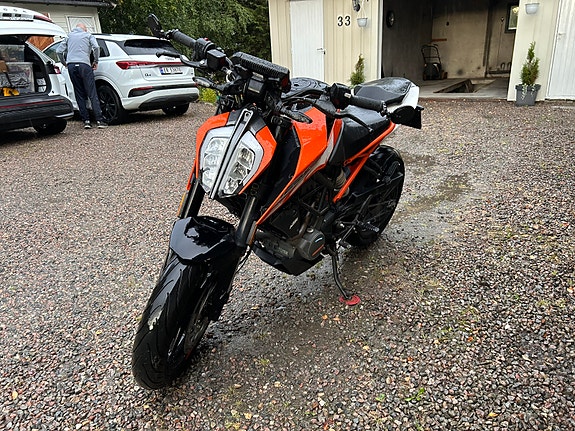 KTM 125 Duke 3 of 7