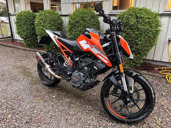 KTM 125 Duke 2 of 7
