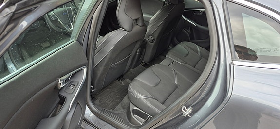 Volvo V40 12 of 17
