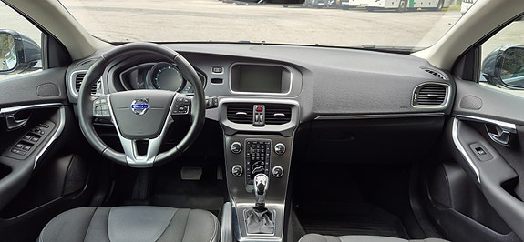 Volvo V40 15 of 17