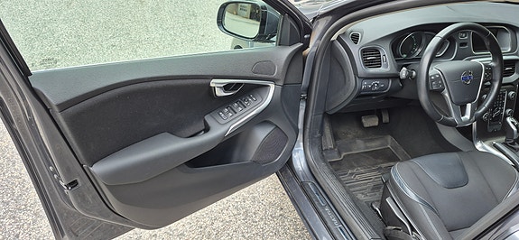 Volvo V40 11 of 17