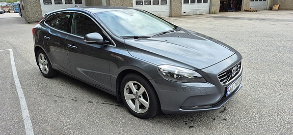 Volvo V40 8 of 17