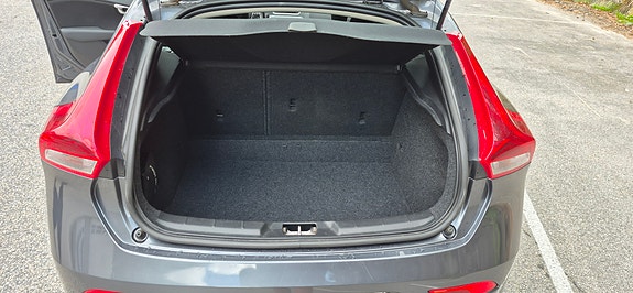 Volvo V40 13 of 17