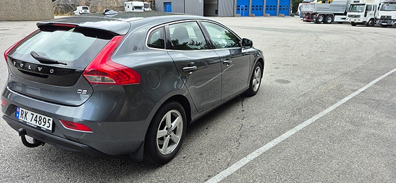 Volvo V40 6 of 17