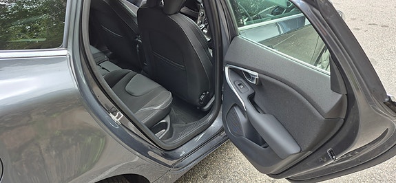 Volvo V40 14 of 17