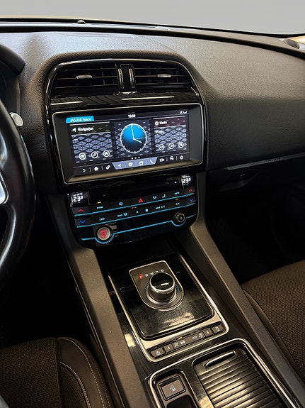 Jaguar F-PACE 21 of 30