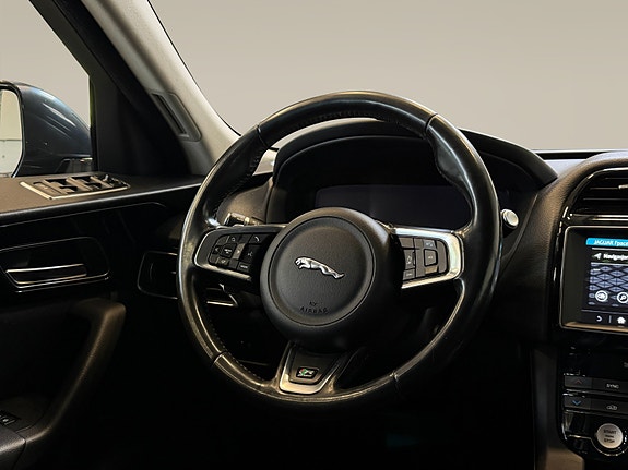 Jaguar F-PACE 20 of 30
