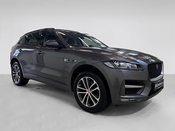 Jaguar F-PACE 4 of 30