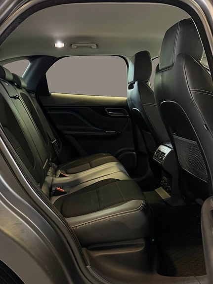 Jaguar F-PACE 18 of 30